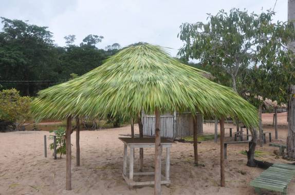 Quiosque novinho em folha (literalmente!), em Pindobal, praia próxima à Alter do Chão - PA